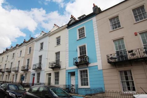 Ocean presents a lovely flat with open plan living and a short distance to Clifton Village and Whiteladies Road.