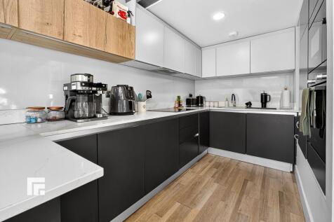 LOUNGE/KITCHEN/DINING AREA