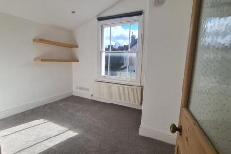Bedroom ()