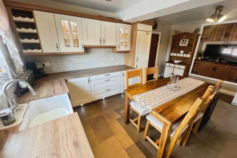 Kitchen dining room