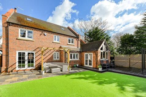 7 Admiral Rodney Gardens-5.jpg