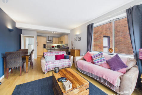 CAM03852G0-PR0552-STILL006