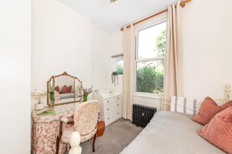 15 - spare room 2.jpg