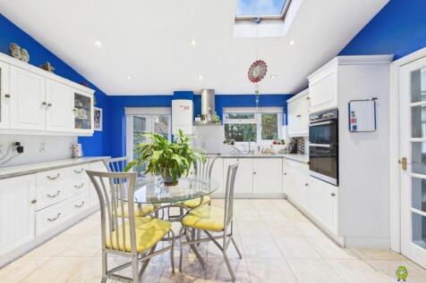 Presented by Clinton at EweMove Bexleyheath and Da