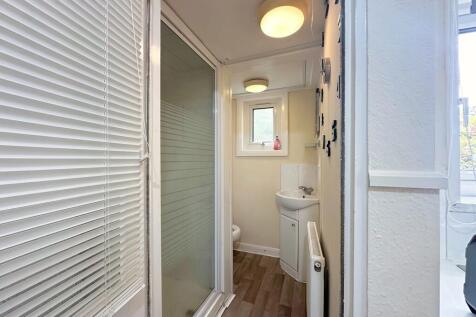 3 hillcrest bathr...