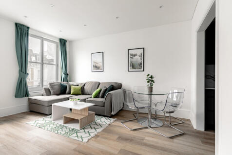 Spacious, newly refurbished 1 bedroom flat in the heart of Earls Court.