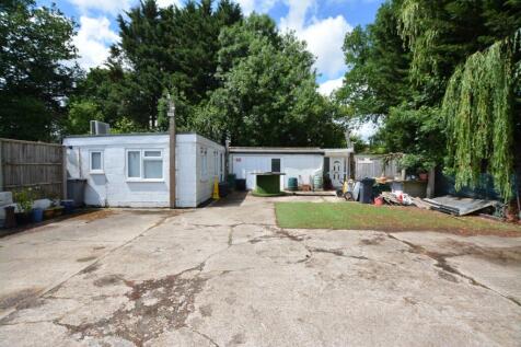 Yard & Outbuildings