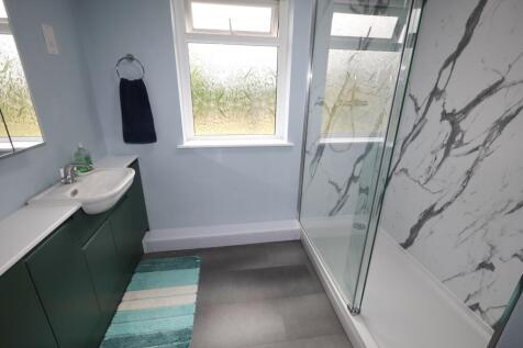Ensuite shower room