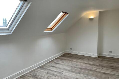 **Premium House-share - Available immediately - Bills Included!** The rooms are available on a short or long term basis with private parking available at a further cost.