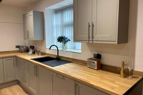 Open plan kitchen/lounge/dining area