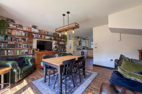 Open Plan Living/Dining Kitchen