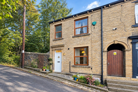 Bramleys Estate Agents - Deep Lane - Milnsbridge.p