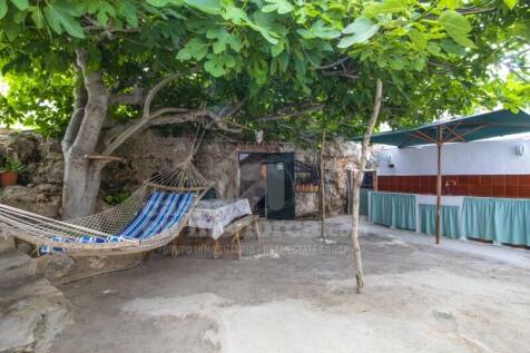 Property with pool in Santander