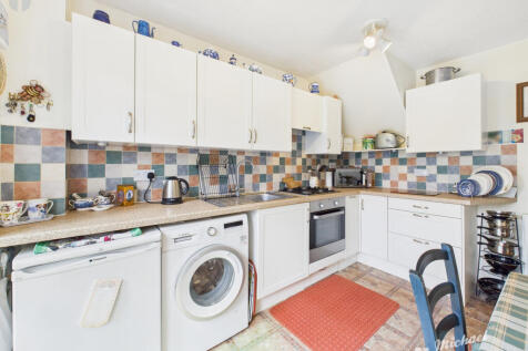 CAM03852G0-PR0407-STILL026