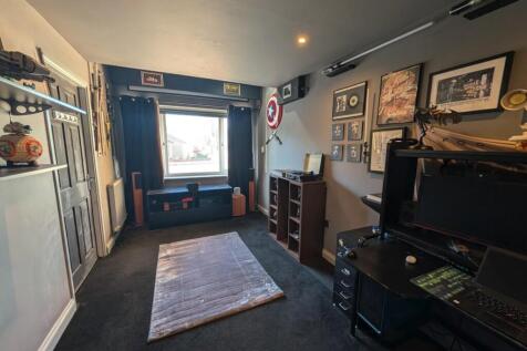 Sitting Room / Cinema Room