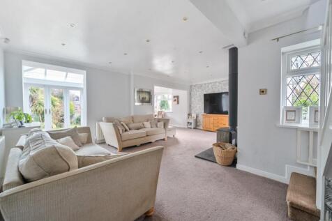 1384649-59-692884cd53f4b-ARW-1