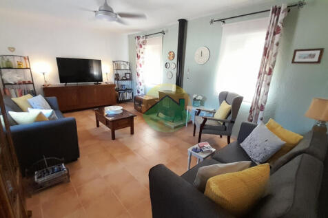 3 Bedroom Semi-Detached For Sale-PIN21-11