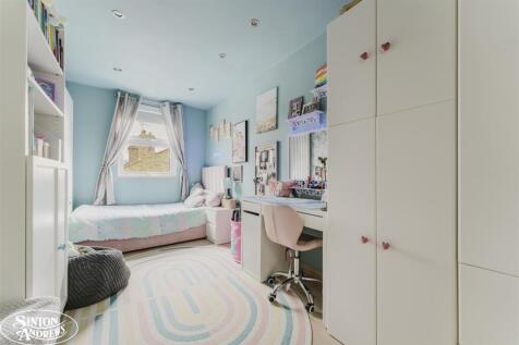 27 Station Road Bed 2a.jpg