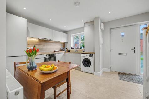 Kitchen / Dining area