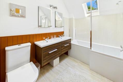 CAM03481G0-PR0098-STILL038