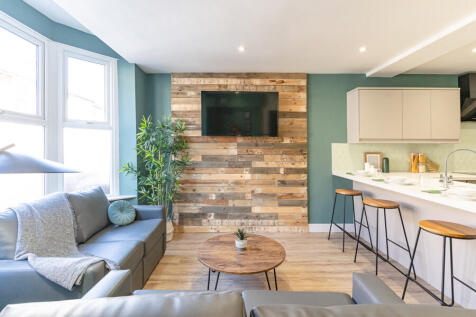 6 Bedroom Terraced in PO4 0AY