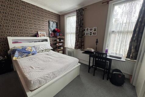 Two Bedroom Flat between Manor Park and Ilford