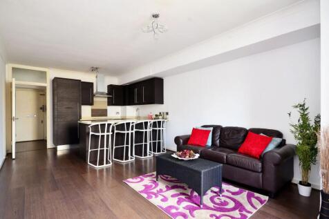 LONG LET. Set within a popular portered development in the Hyde Park Estate, this superb 1 bedroom apartment offers generous living space flooded with natural light.