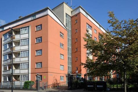 Carter Reeves is proud to present this new 3 double bedroom property to market with mins walk to St Pancras and Russell Square. Viewings Highly Recommended. Awaiting professional photography. The is l
