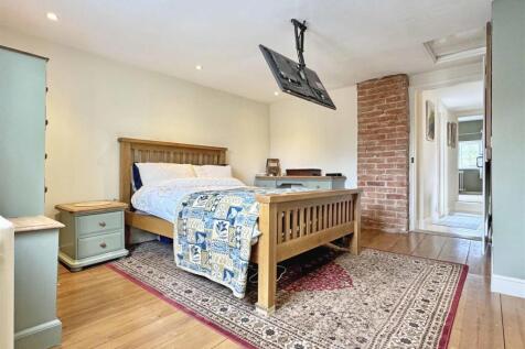 Master Bedroom b.jpg