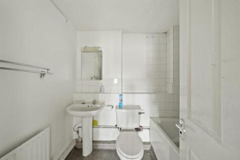 Flat 9, Worley Court, 1 Sandifer Drive, - tQnbyII