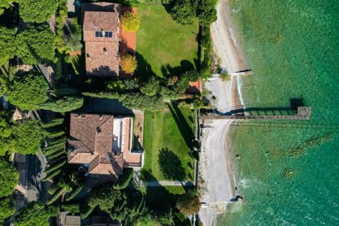 Renovated period vil