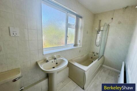 Ensuite Bathroom to Bedroom 1