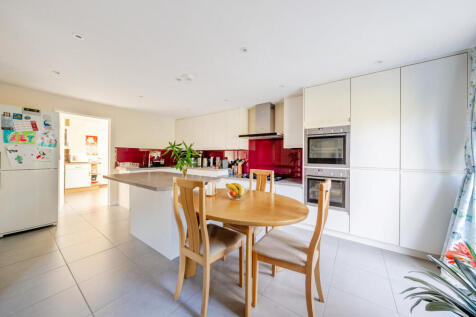 1384608-5-692040a...