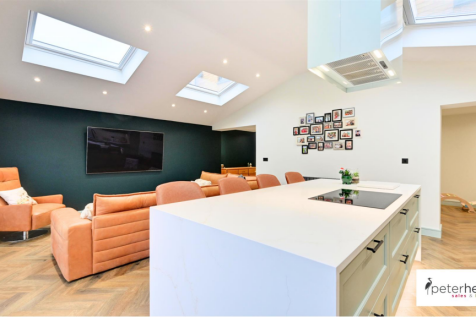 Open Plan Breakfasting Kitchen And Family Area