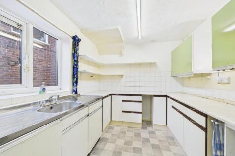 CAM02023G0-PR0175-STILL019