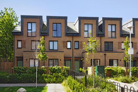 3 Bedroom Terraced in TW8 9GF
