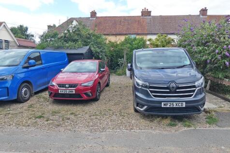 2304drivewayparkingarea.jpg