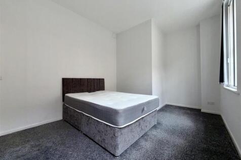 Bedroom Pic 4.jpeg