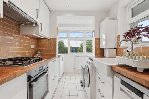 07-178dJHPropWorld - 11 Meadowview Road - 22-medi