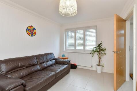 Lounge/ Kitchen