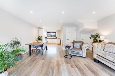 6 Lark Hill Court-32.jpg