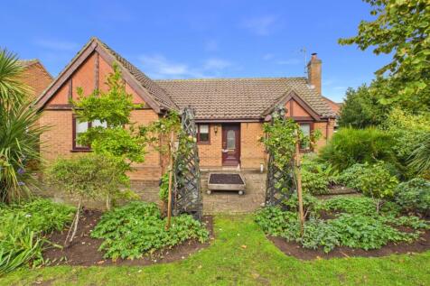 EweMove Spalding - Pinchbeck - Front of House