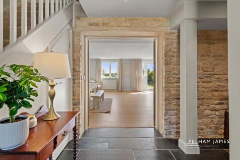 Entrance Hall, Paddock View, Haddon