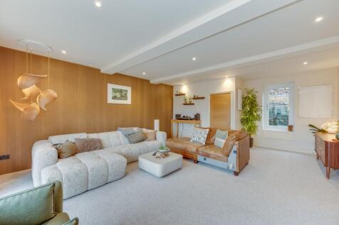 4 bed, 3 bath Detached in Sheffield - Photo 14
