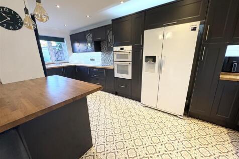 2. kitchen.jpg