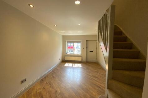 LIVING ROOM 16'3 x 9'9
