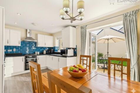 EWEMOVE SOUTH MOLTON - KITCHEN