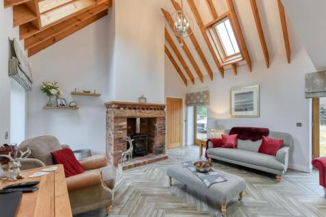 Wentworth Barn-lounge5.jpg