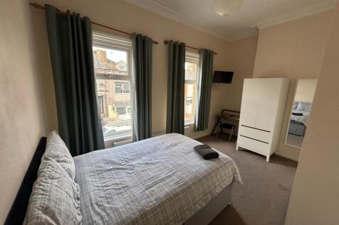 3 Bedroom Flat in LA14 2DQ