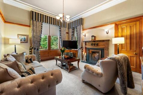 4 bed, 3 bath Detached in Glasgow - Photo 6